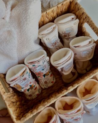 Víte, co nesmí chybět v žádné výbavičce miminka? Tyto boží capáčky! Do nosítka, kočárku nebo jen tak na doma 🐾 Zahřejí, na...