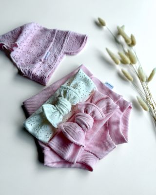 Jednoznačně nejoblíbenější kousky tohoto léta 💗 … BUMMIES, mašličky a madeirové šátky Na e-shopu právě využiješ -10% na...